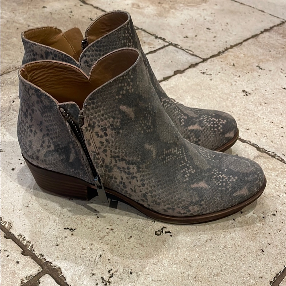 Lucky Brand Gray Ankle Booties with Distressed Leather🍀🍀🍀